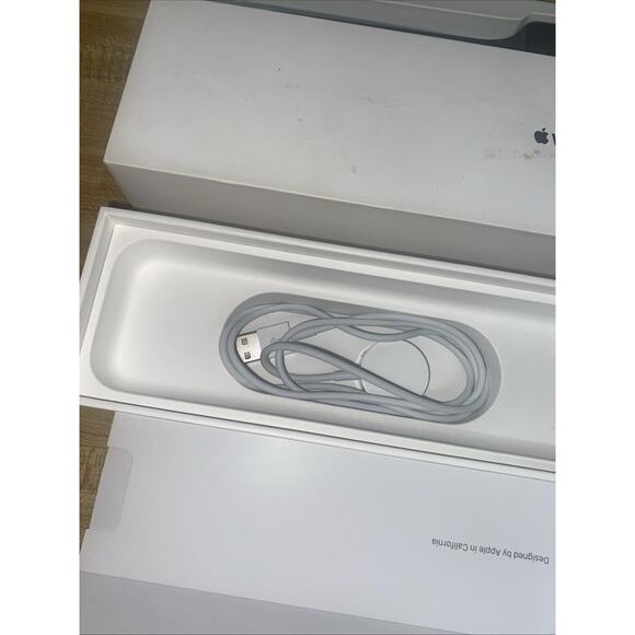 Apple Watch Series 3 W/ BOX 42mm Space Gray Aluminum-Sport Band Black *Read* - Picture 2 of 7